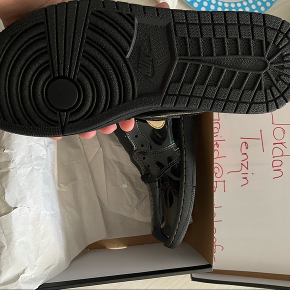 Dead stock Jordan 1 Black metallic gold size 9.5 - Picture 2 of 4